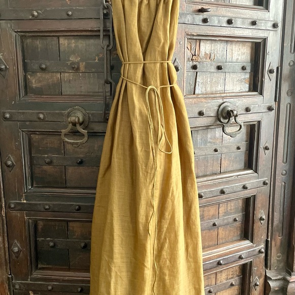 Stunner! This dress is so fun and cool. Lined with silk and has pockets. - Picture 4 of 5